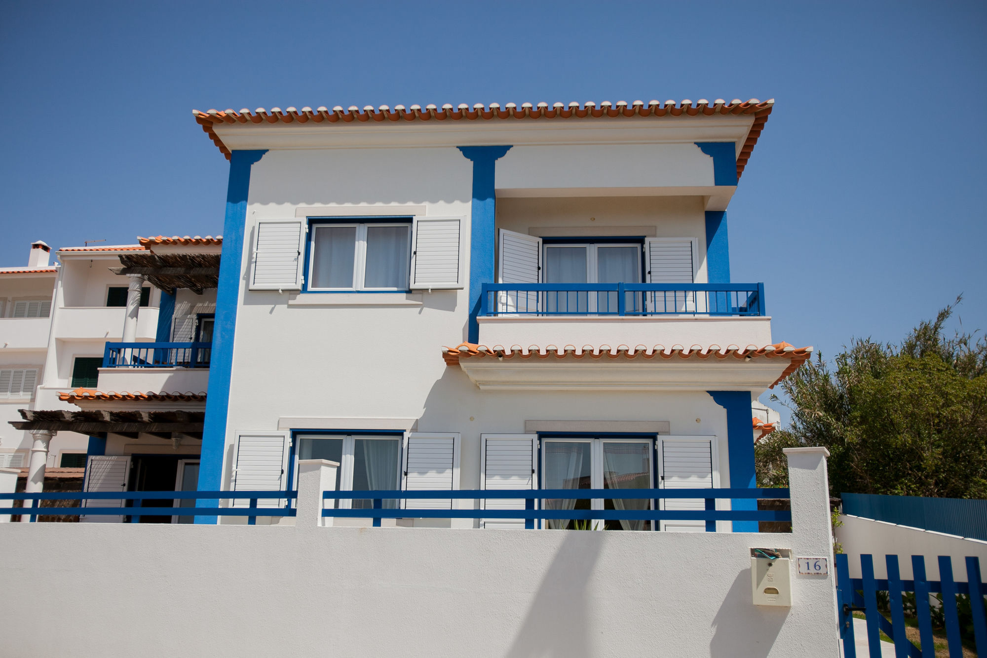 Ericeira Chill Hill Hostel & Private Rooms - Sea Food Exterior photo